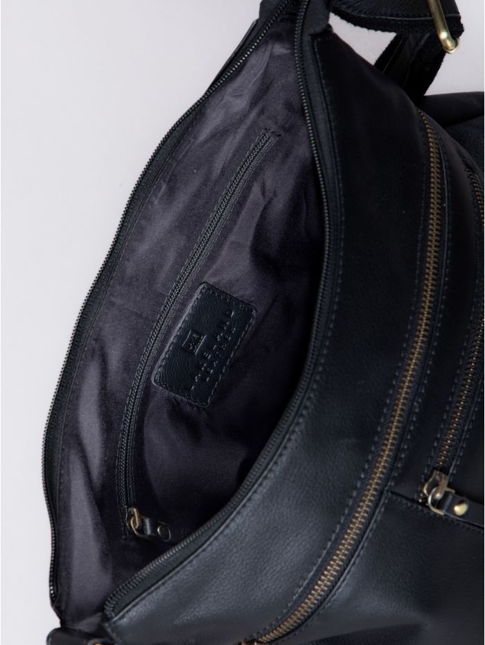 Winleigh Leather Shoulder Bag in Black