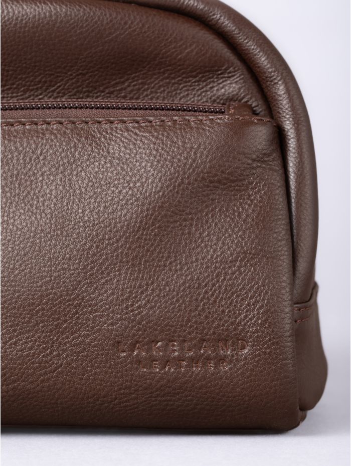 Silloth Leather Washbag in Brown
