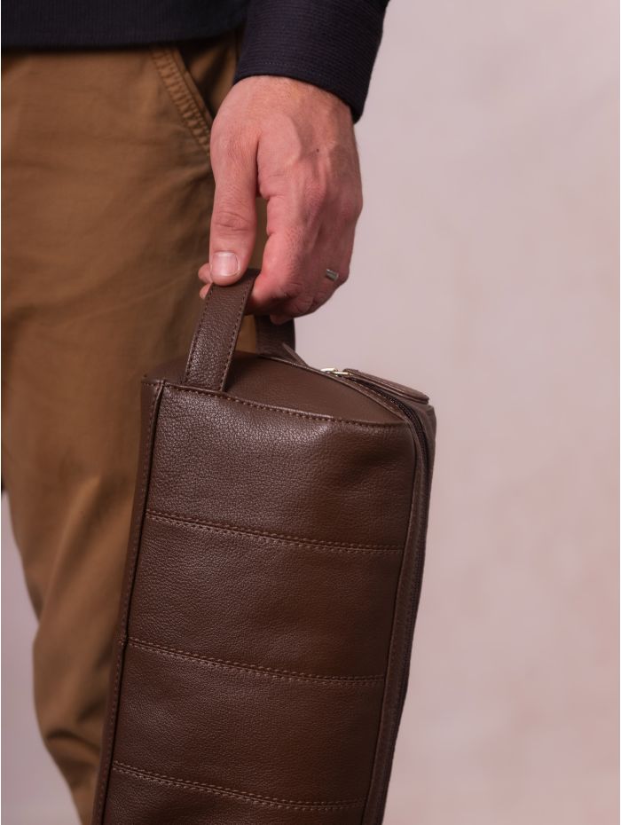 Discoverer Leather Washbag in Brown