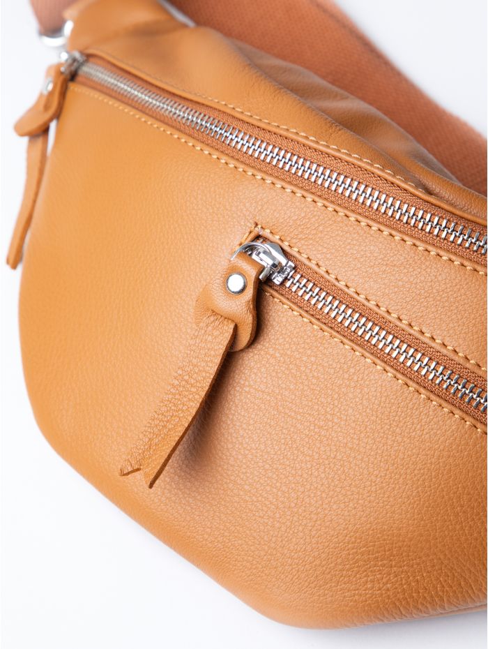 Tarn Leather Sling Bag in Tan