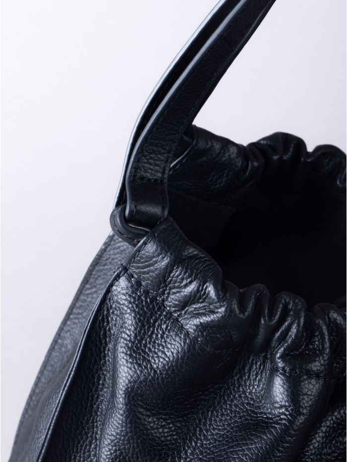 Newland Leather Slouch Tote Bag in Black