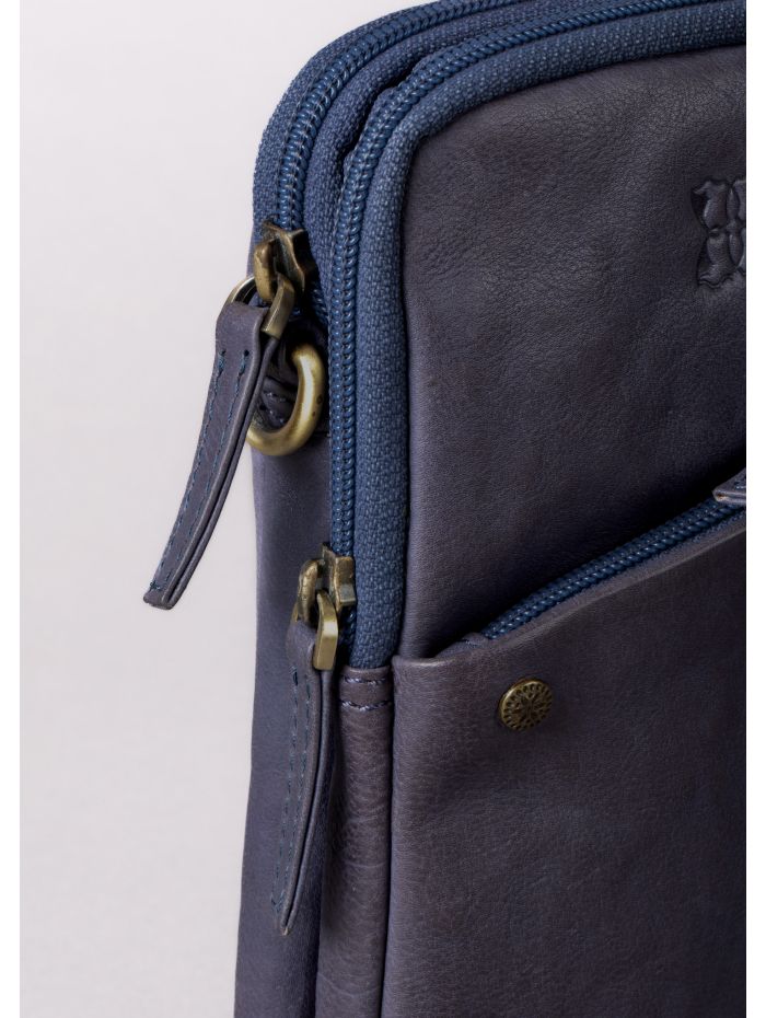 Harstone Leather Travel Bag in Blue