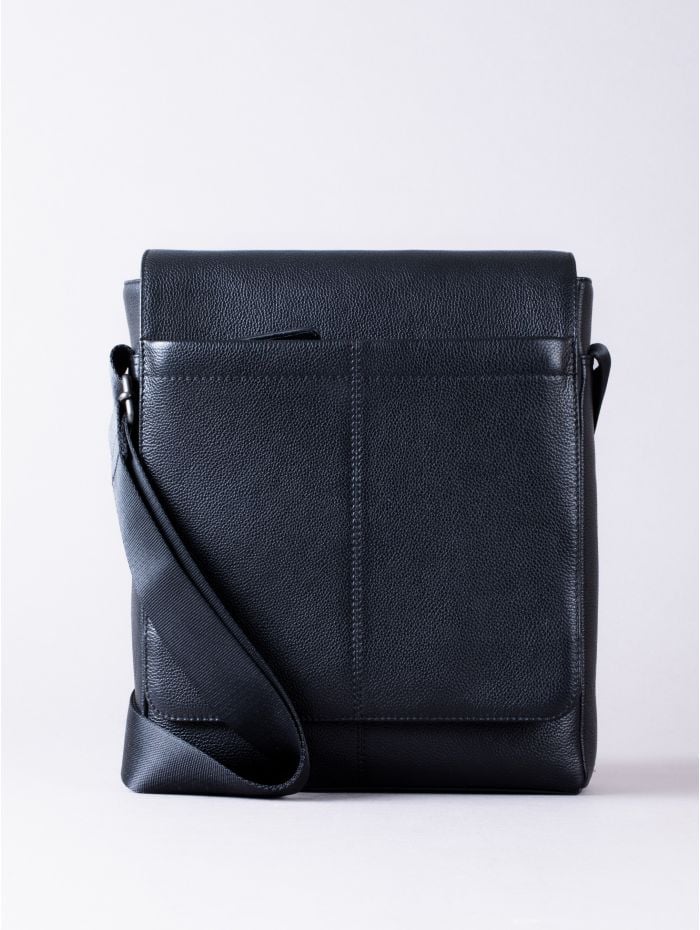 Crummock Leather Cross Body Bag in Black