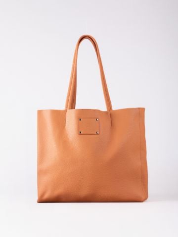 Lakeland Leather Tarn Leather Bucket Bag in Apricot