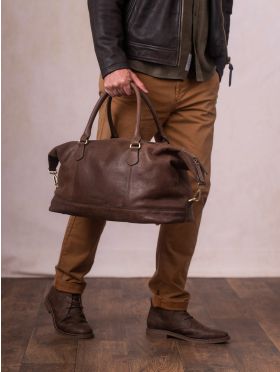 Hutton Medium Leather Holdall in Chocolate Brown
