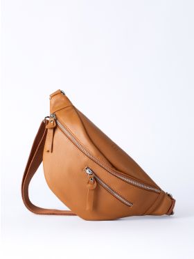 Tarn Leather Sling Bag in Tan