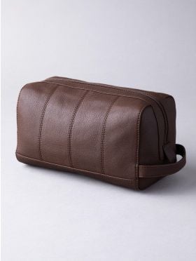 Discoverer Leather Washbag in Brown