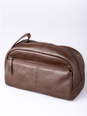 Silloth Leather Washbag in Brown