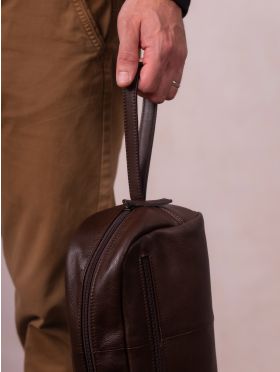 Silloth Leather Washbag in Brown