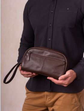 Silloth Leather Washbag in Brown